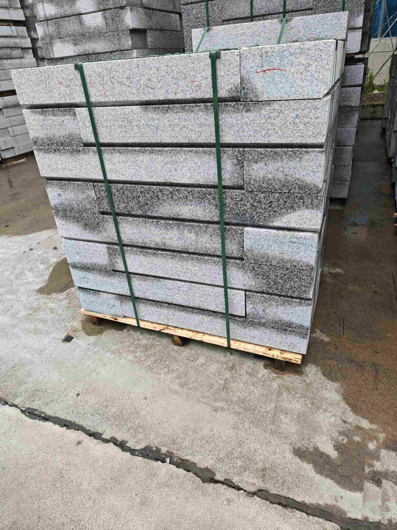 蚌埠芙蓉白路牙石，马路牙子