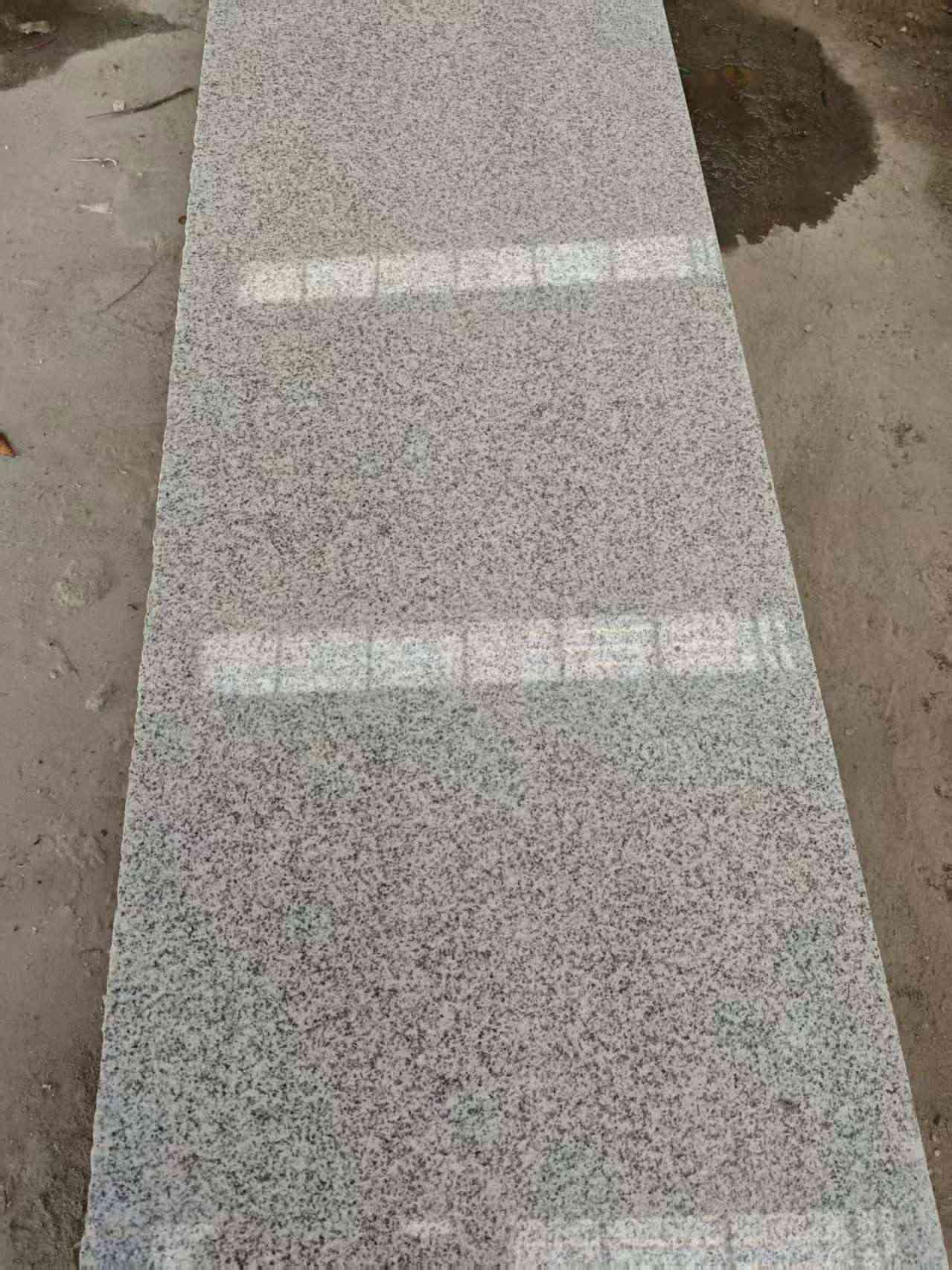 蚌埠芝麻白光面毛板